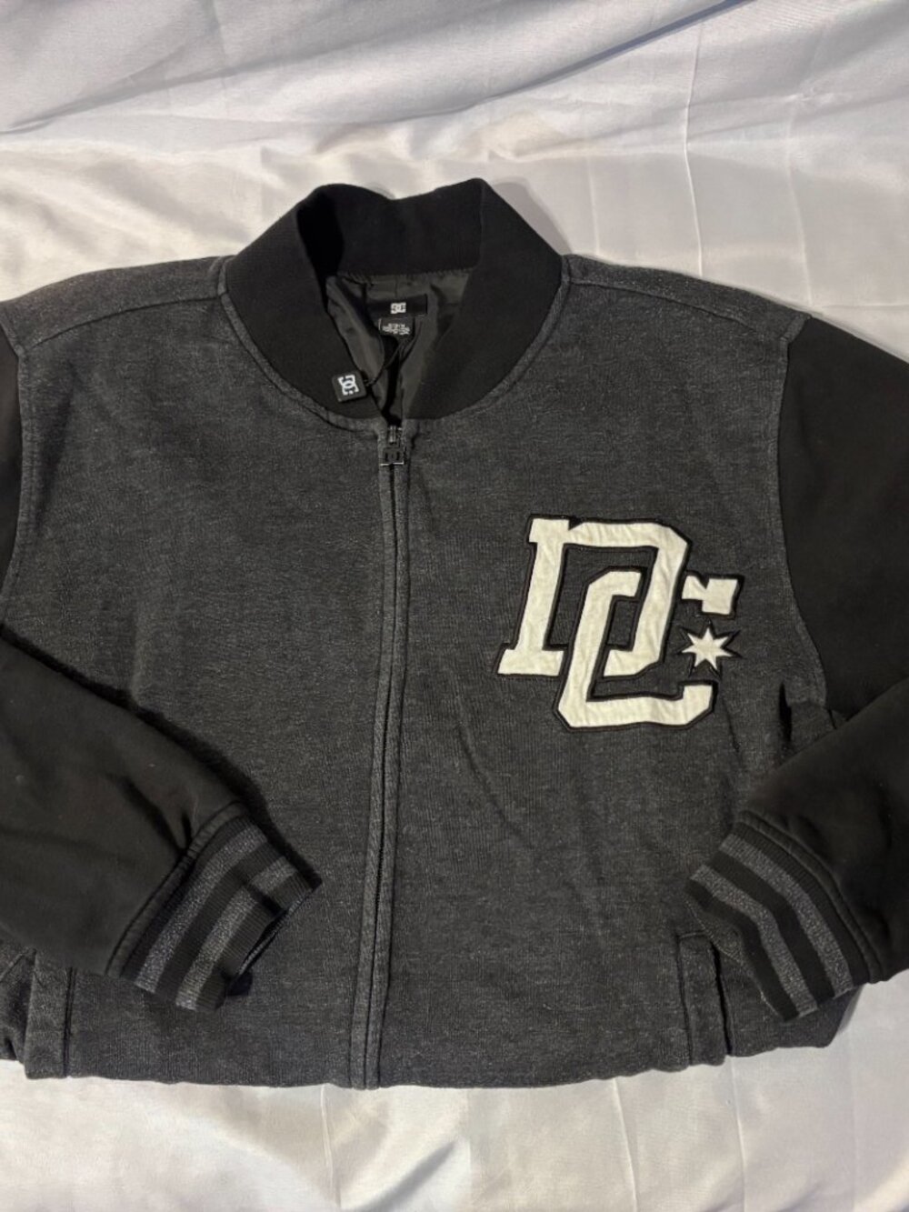 Vintage/Y2K DC Shoes Men’s Varsity Bomber Skater Jacket – Medium